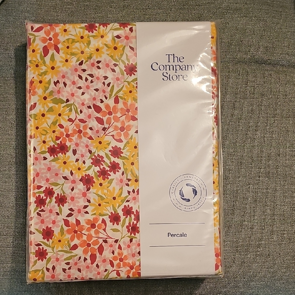 The Company Store Colorful Floral Percale Duvet. Queen Size